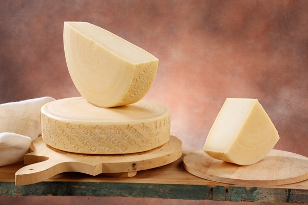 Сыр твердый "Монтазио" / 0,2кг